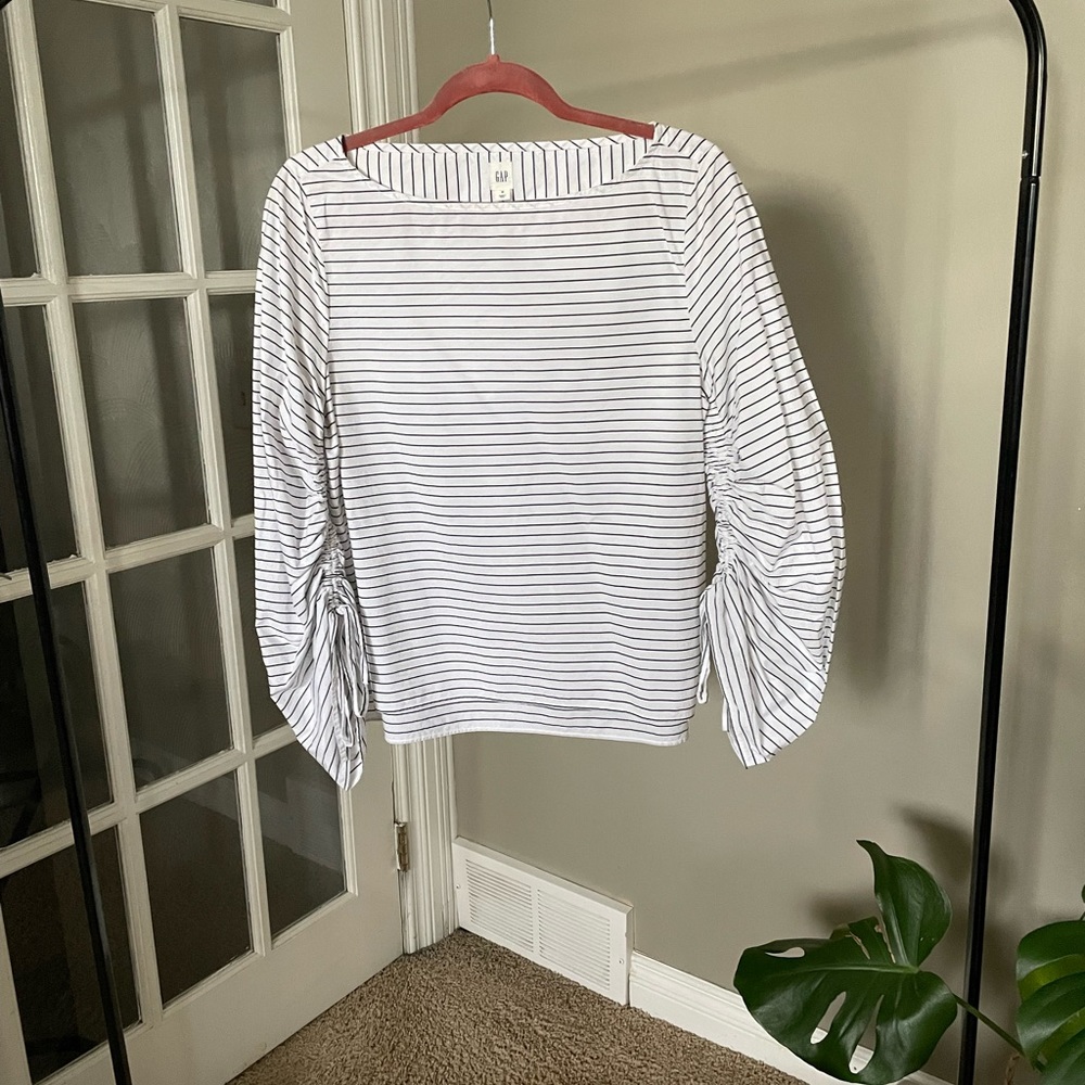 Women’s M Gap Blouse